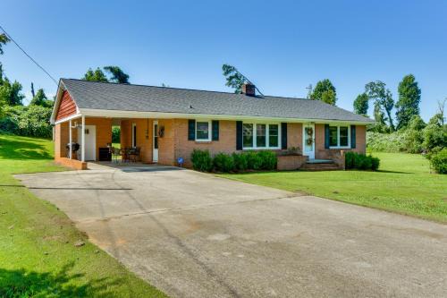 8 Mi to Clemson: Peaceful Family Home w/Yard