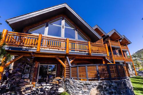 A Bear and Bison Country Inn