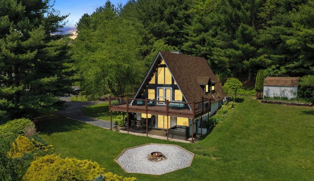 "A Frame Haven" - West Jefferson, NC Mountain Views with Hot Tub