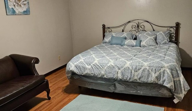 A large room in Prince George County that has a King size bed and an ensuite.