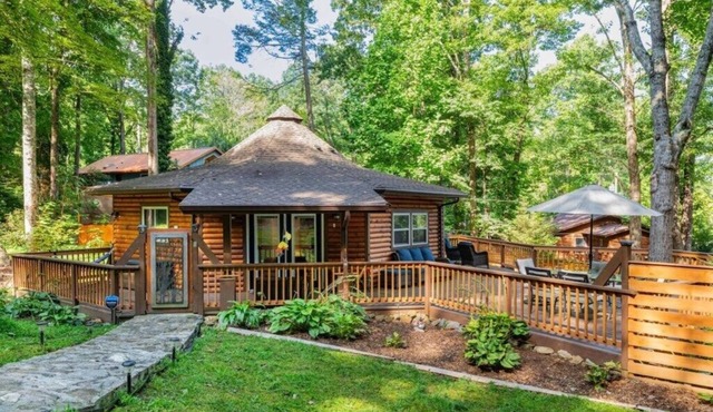 A Round the Glen -Unique 2BR, 2BA, Fenced Yard, Firepit