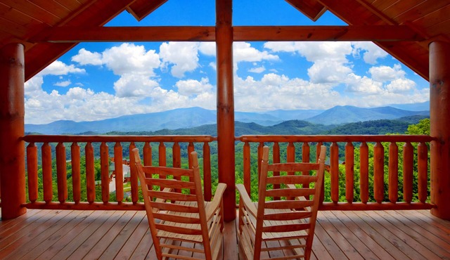 A+ Views! Near Dollywood, Hot Tub, Games, Resort Pool & Gym Sauna, Pet Friendly