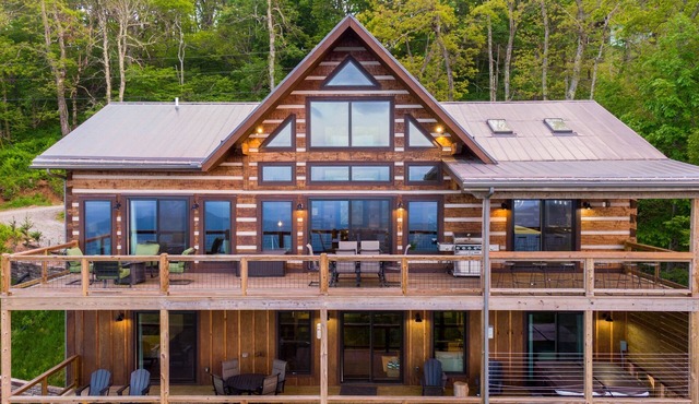 Above and Beyond - Luxury home. Hot Tub, Game Room, Theater, Fire Table, BIG views