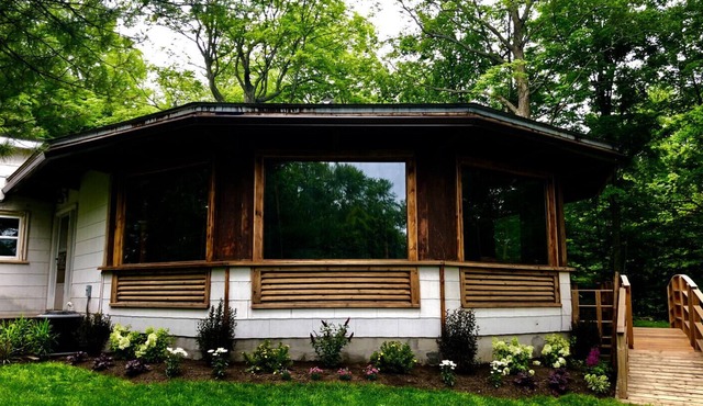 Absolutely Stunningly Beautiful, Private and Secluded Cottage 40 Minutes from Toronto!