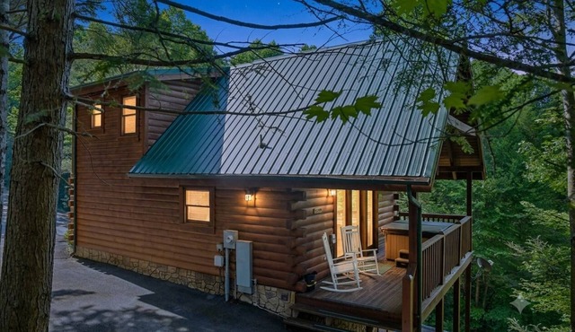 Adorable Cabin w/Hot Tub & Views