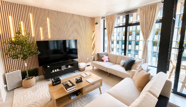 AfterGlow Luxury Downtown 2BR Near Cruise Port & BC Place