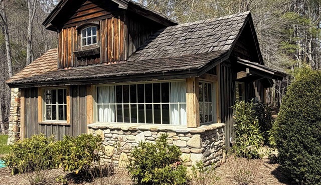 AHMA Riverside Fishing Cottage