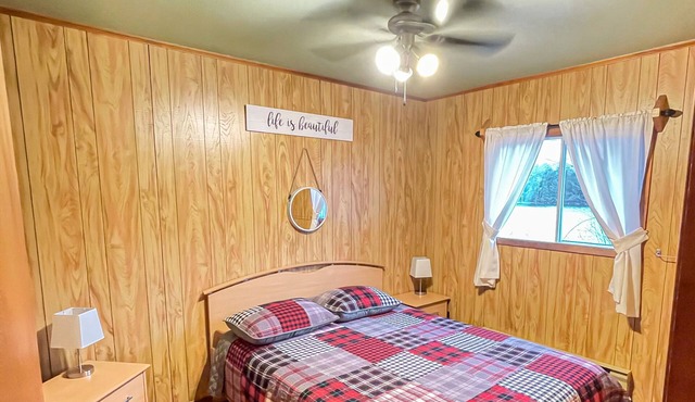 Ahmic Lake Resort's 3-Bedroom Cottage (Moose Cottage)