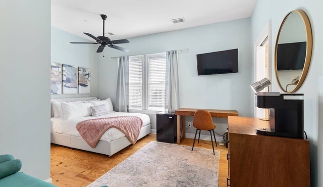 Airy & Light Filled Executive Rental Downtown