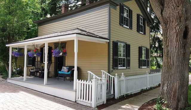Alexander Mckee House - Best location in Old Town, Niagara-On-The-Lake!