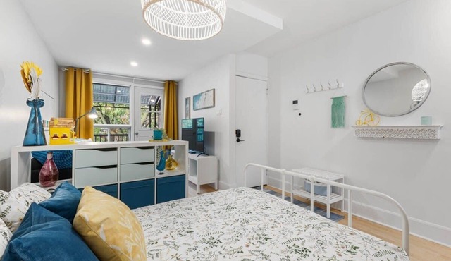 All-Inclusive Furnished Charming 1 BR Rosemont Apartment