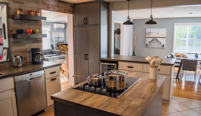 All-season waterfront 4-bedroom in Shediac
