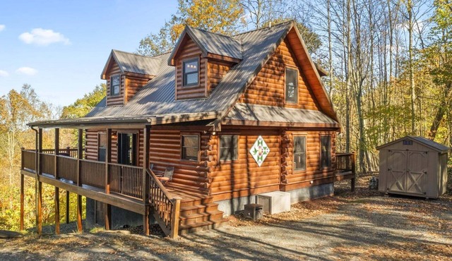 Alpen Rose in Lansing, NC: Cozy 3-bedroom cabin retreat, perfect for 8!
