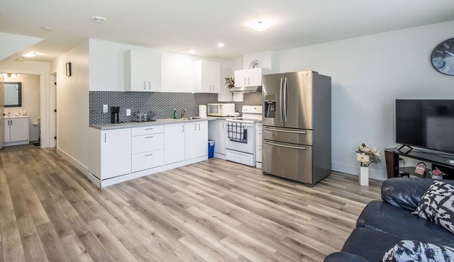 Amazing & Adorable 1-Bedroom with Free Parking.