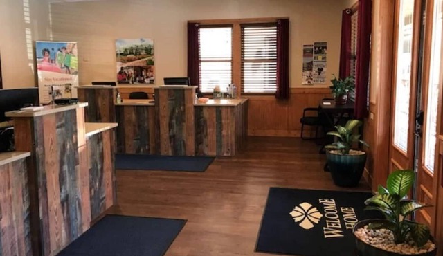 Amazing Getaway! 2 Comfortable Units, 3 Pools, Free Parking