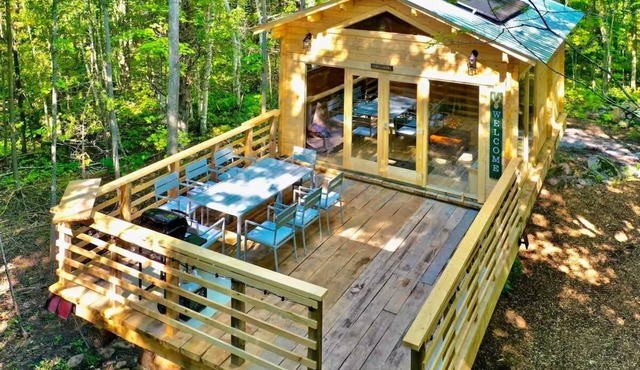 Anastasia’s Domain 3 Treehouse, Farm stay, off grid cabin in a beautiful forest!