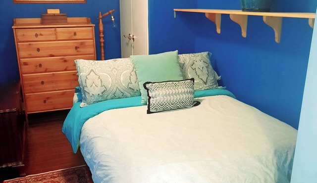 Annex Studio - Close to U of T, Yorkville, Free Parking