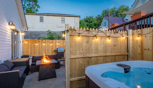 #AquaOakHill#HOTTUB#BBQGrill#KidsArea#PetFriendly#NewRGorge#FirePit#Arcade
