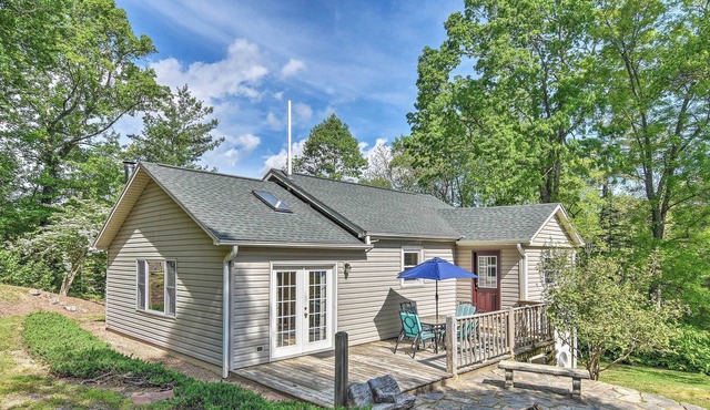Arden Cottage w/Fire Pit - 11 Mi to Asheville