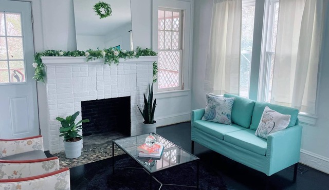 Artistic Home near a park, baseball stadium & Airport!