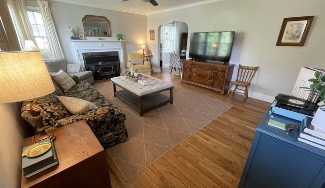 Ashford Cottage - Close to Downtown!