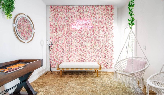 Bachelorette Bash! Sleeps 20! 2 Private rooftops!