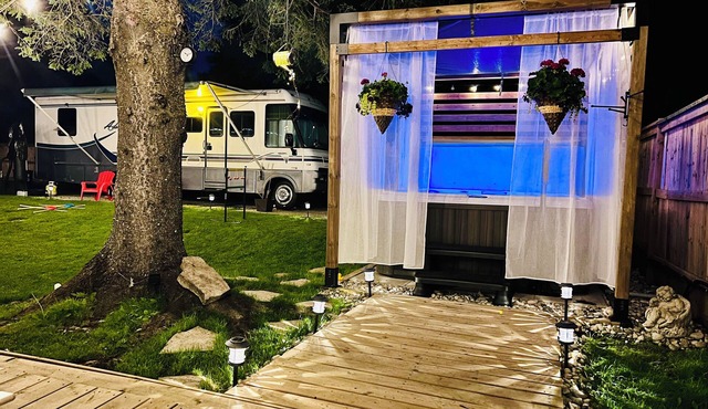 Balkans RV & Hot Tub Backyard Retreat