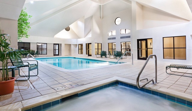 Ballantyne Hearing ADA Suite w/Breakfast + Pool