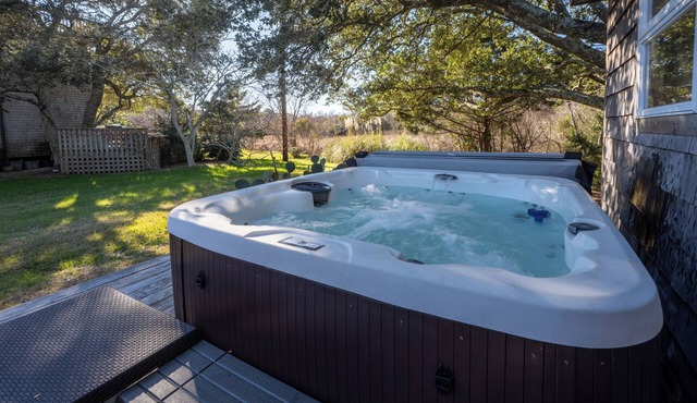 Barefoot Bungalow Buxton: Hot Tub, Screened Porch, Outdoor Fun & Beach Nearby