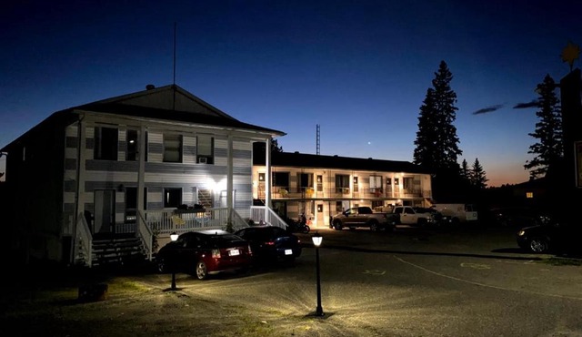 Bay Lake Inn - Frontiersman Motel