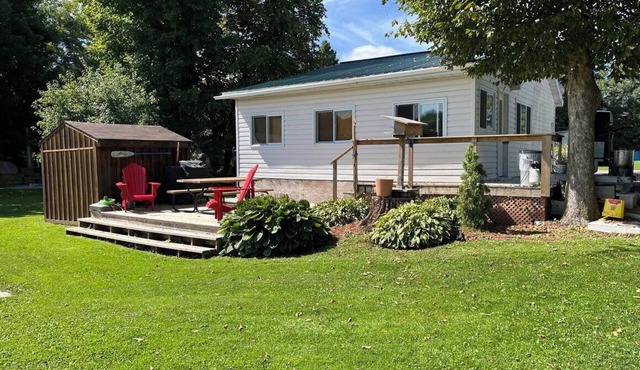 Bayview Cottage Lakeside living at this cozy Westport Cottage.