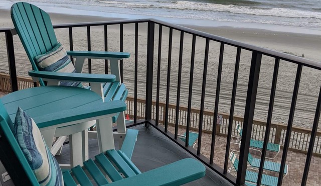 Beach Dreams 2nd floor BEST VIEW Watch the waves roll in from the living room.