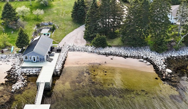 Beachfront Cottage on Beautiful St Margarets Bay - Ingramport, Nova Scotia