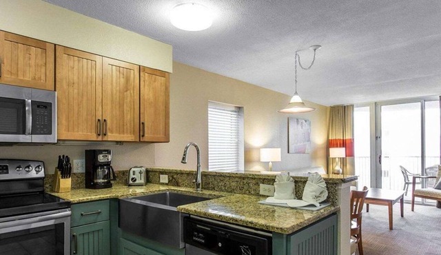 Beachfront ShoreCrest Retreat + Amenities, 2-Bedroom Condo