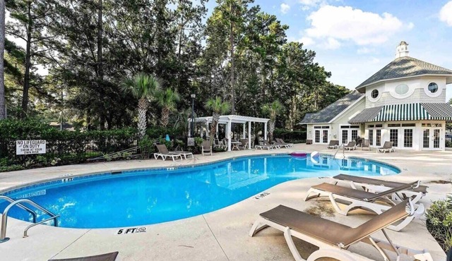 Beautifu Golf course efficiency at River Oaks+pool