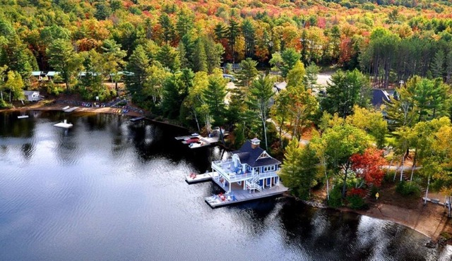 Beautiful 3 bdrm + den Villa on Lake of Bays