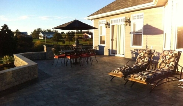 Beautiful 3-Bedroom Costal Home with Spectacular Deck with Hot tub