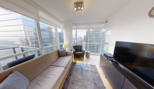 Beautiful and Stylish 2 BR Condo in DT Toronto