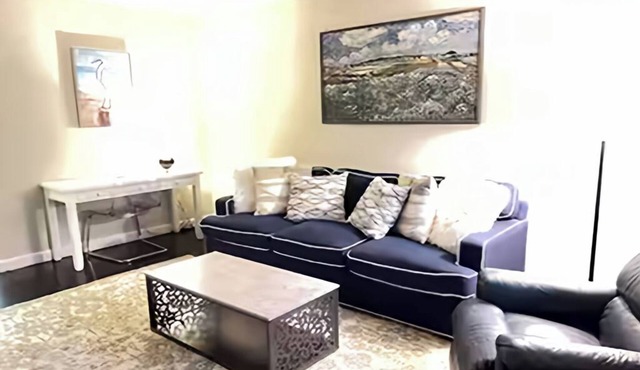 Beautiful Apartment w/King bed