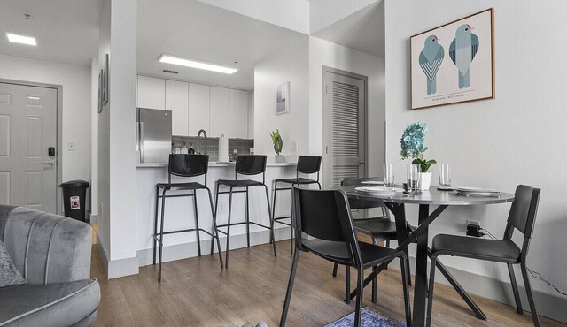 Beautiful Blue | Spacious, Free Parking, View, Gym