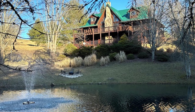 Beautiful Cabin with Private Pond & Dock 5Bed/3.5Baths Sleeps 14 Oct. Dates OPEN