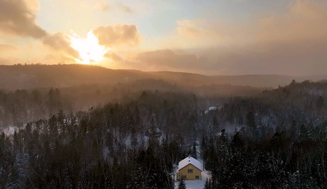 Beautiful Chalet near Mt-Tremblant with Hot Tub