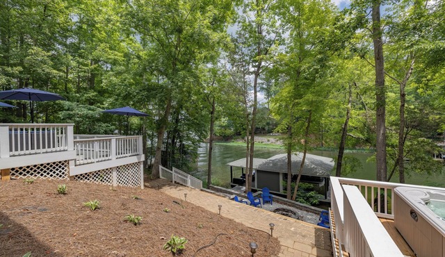 Beautiful Deep Water - Hot Tub, Fire Pit, Boathouse on Lake Gaston! Exceptional!