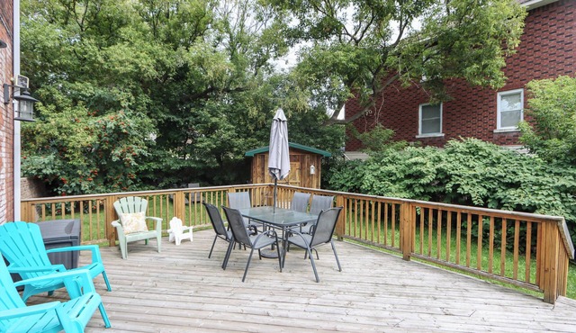 Beautiful Downtown 3 bedroom Century Home -B