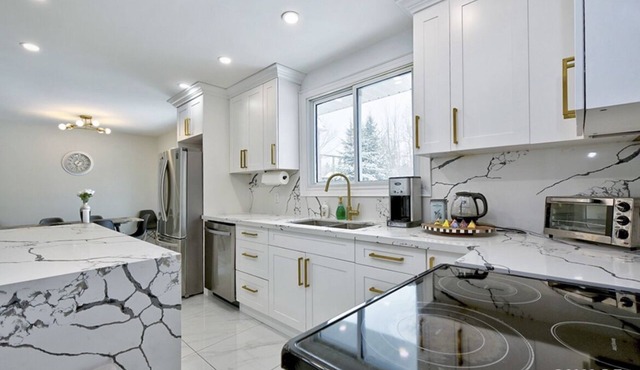 Beautiful Georgina Cottage/House for Rent