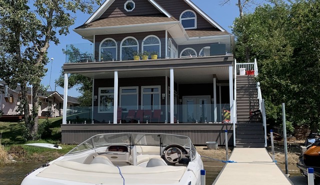 Beautiful Lakefront Luxury Home at Lake Metigoshe, Canada