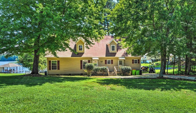 Beautiful Lakefront Retreat w/Dock & Grill!