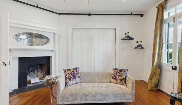 Beautiful, Large 1bd Suite Downtown Charleston