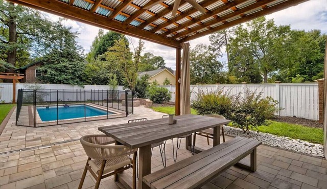 Beautiful Luxury Home w/Pool Close to USC!