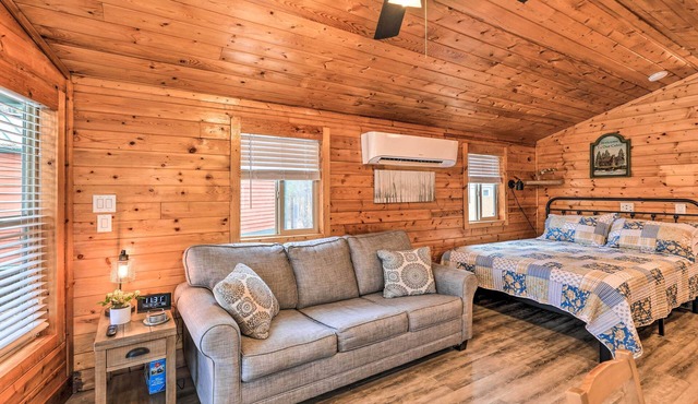 Beautiful New Bern Studio Cabin w/Fire Pit!